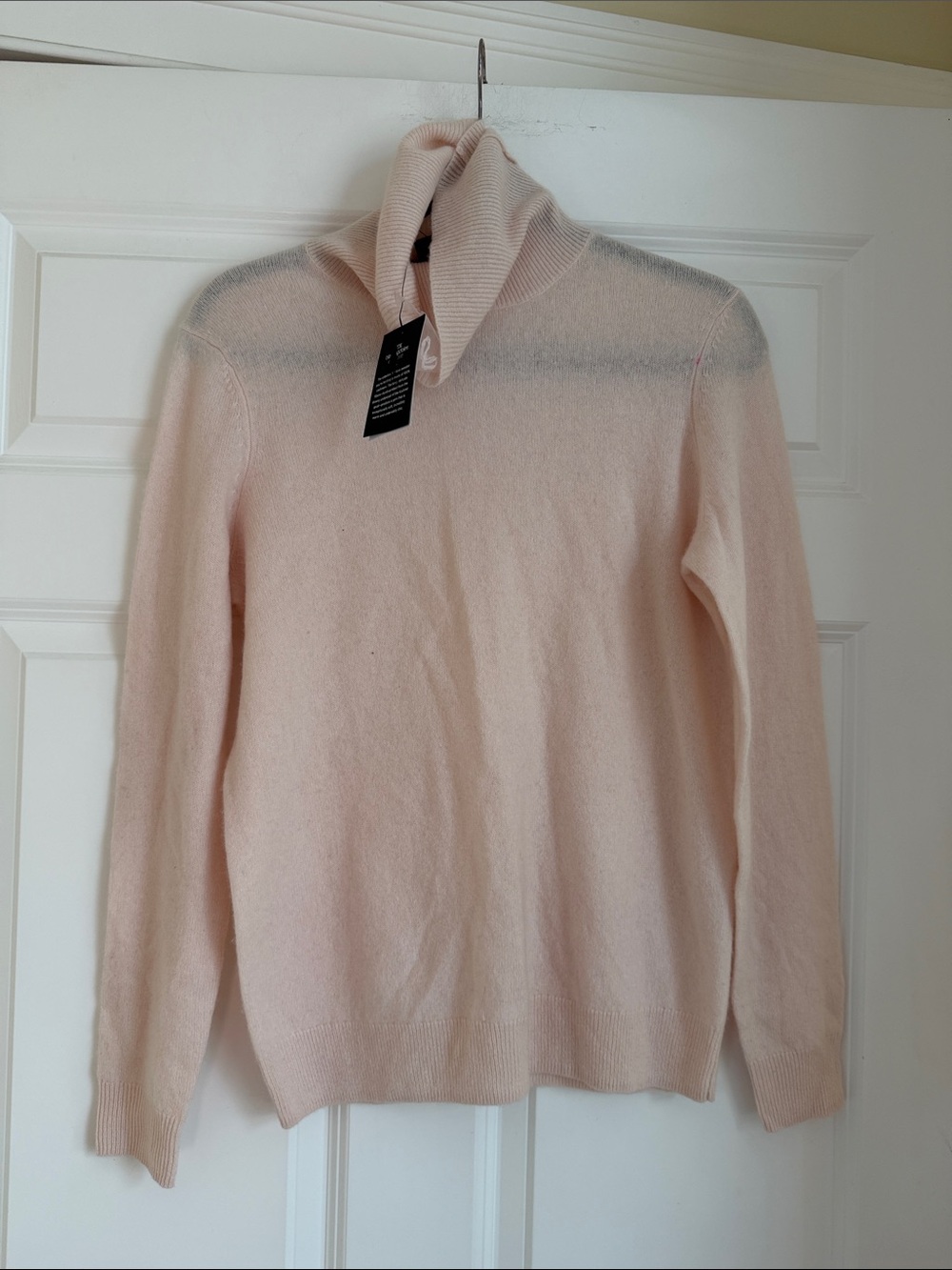 Bloomingdale's women  Pale Pink Turtleneck Sweater